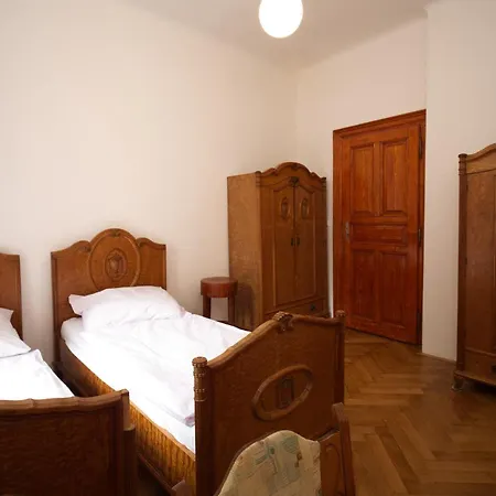 Auberge de jeunesse Capsule *