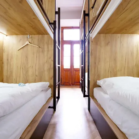 Capsule Albergue Praga