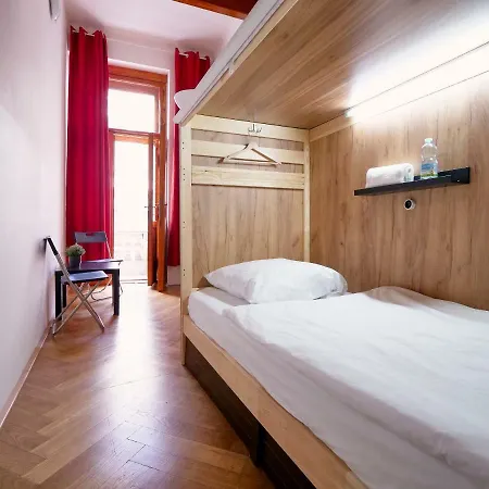 Capsule Albergue